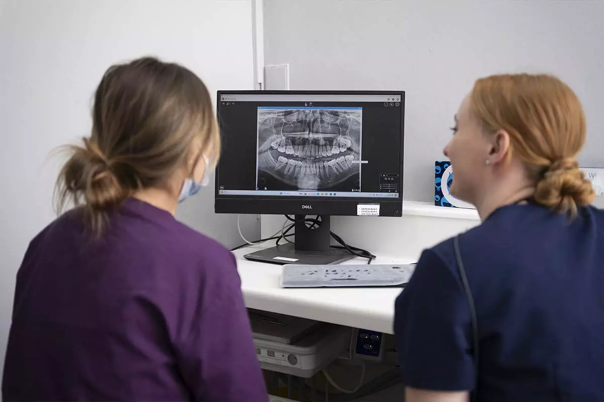 Bank House | Tooth Extractions